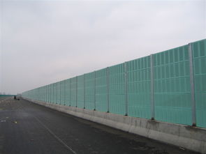 聲屏障在高速公路工程中的應(yīng)用與安平金標(biāo)的專業(yè)優(yōu)勢(shì)